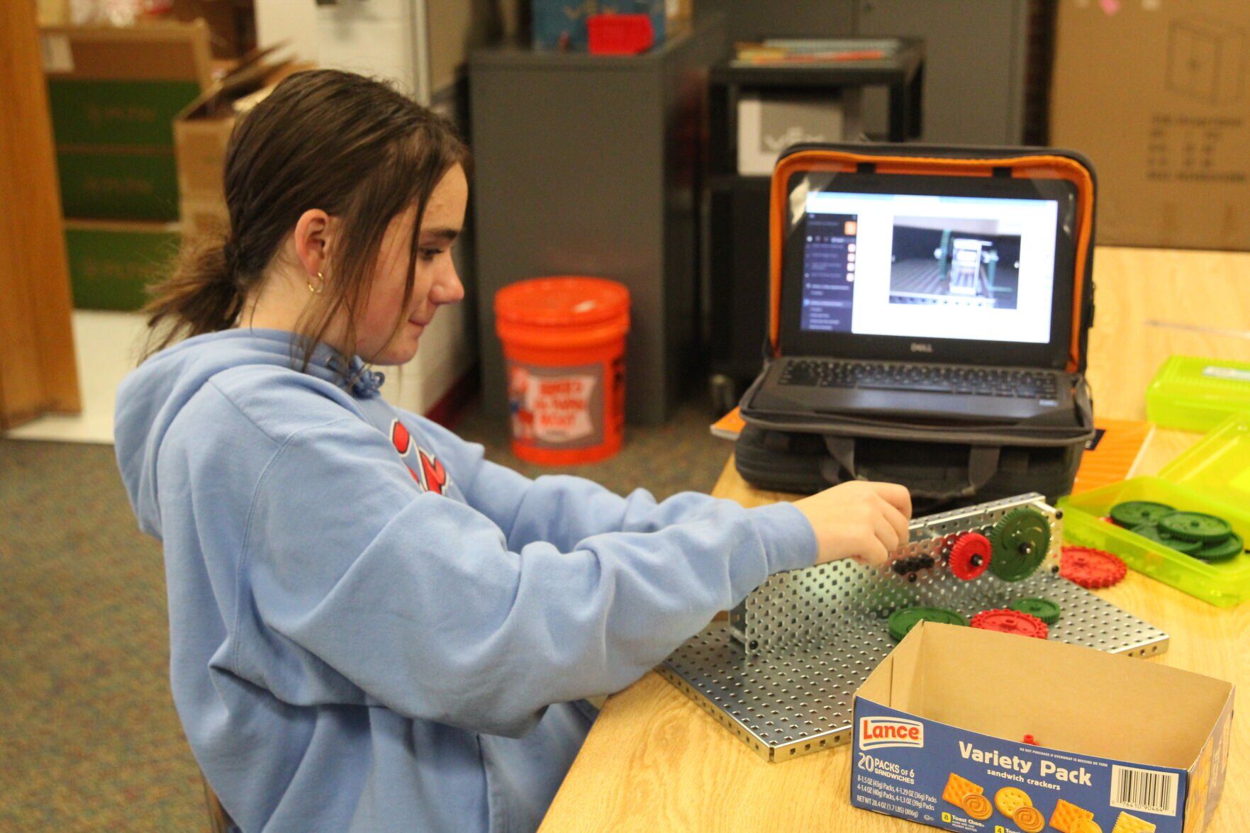 Crestview students learn hands-on in new middle school STEM program