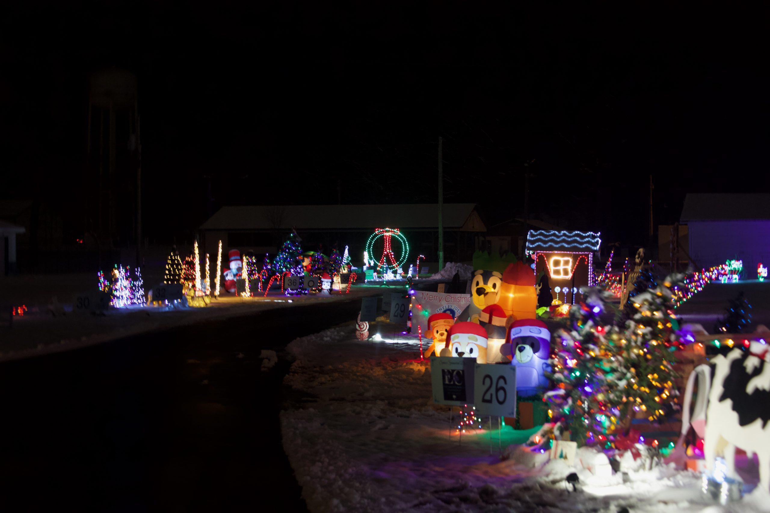 Christmas lights drive-through debuts at Ashland County